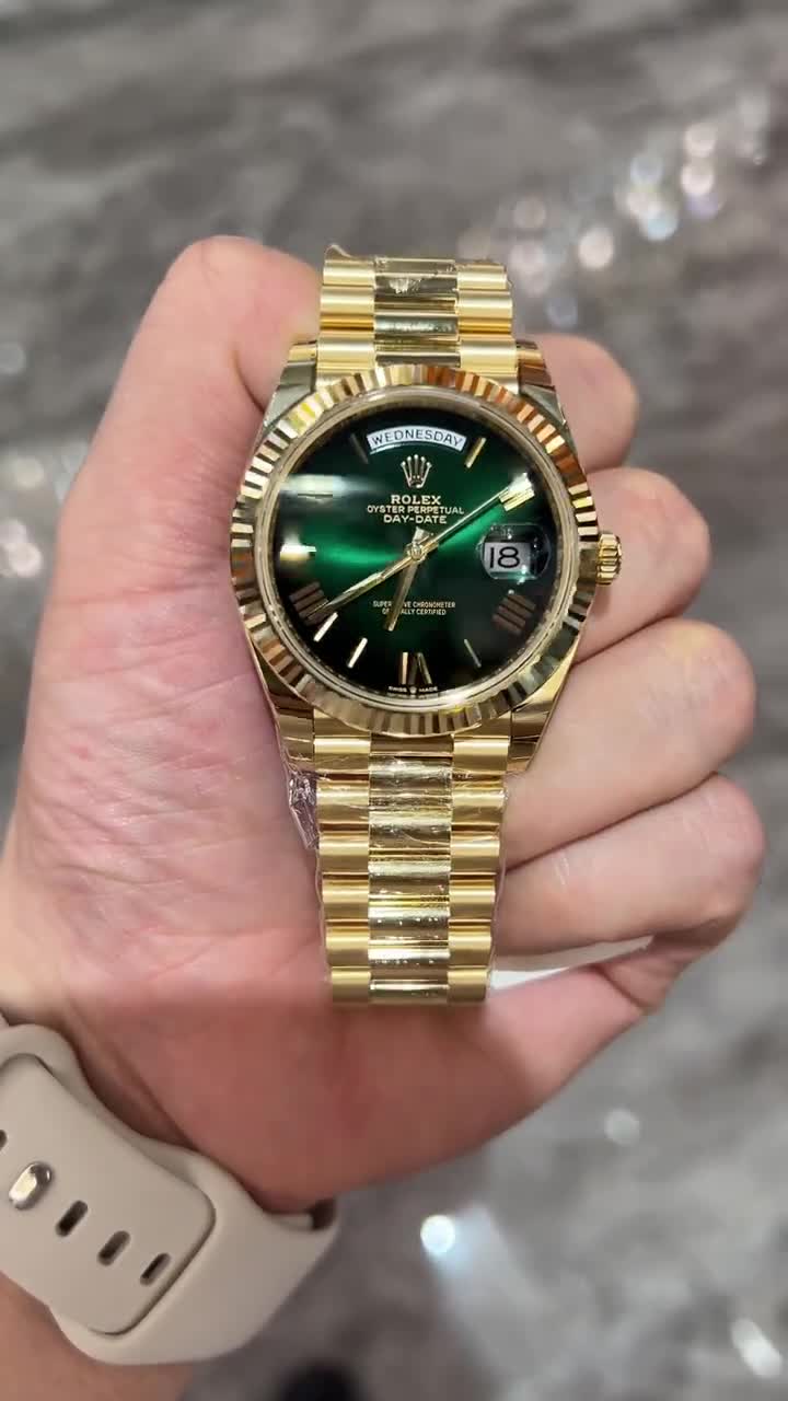 Rolex 2024 Day-Date Grünes Zifferblatt Gelbgold Bracelet