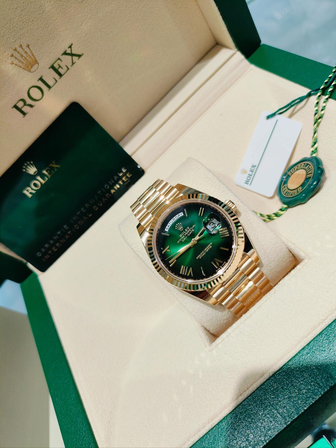 Rolex 2024 Day-Date Grünes Zifferblatt Gelbgold Bracelet