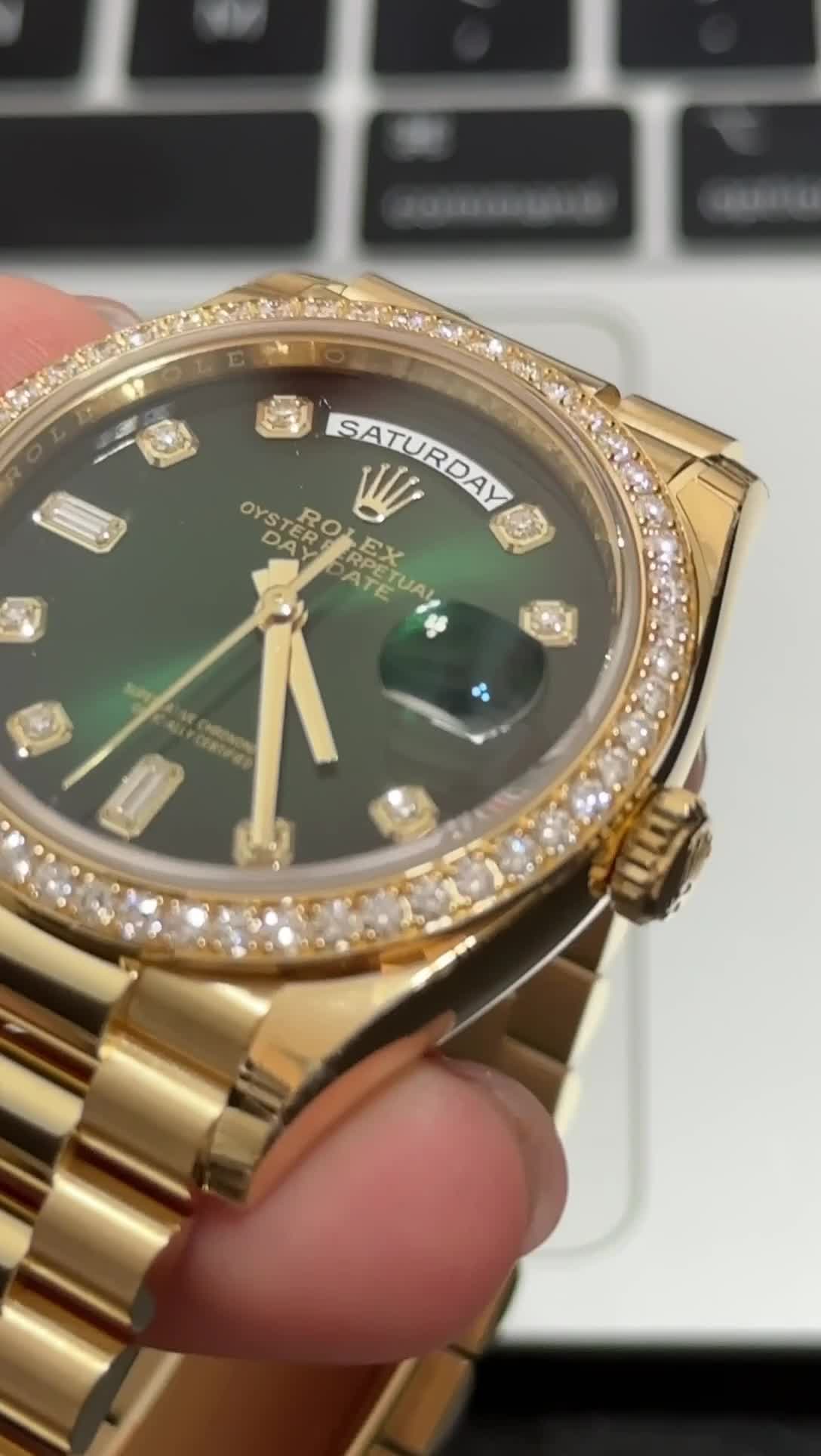 Rolex Day-Date Gelbgold Green Ombre Roman Numeral Dial Diamanten Bezel Replica