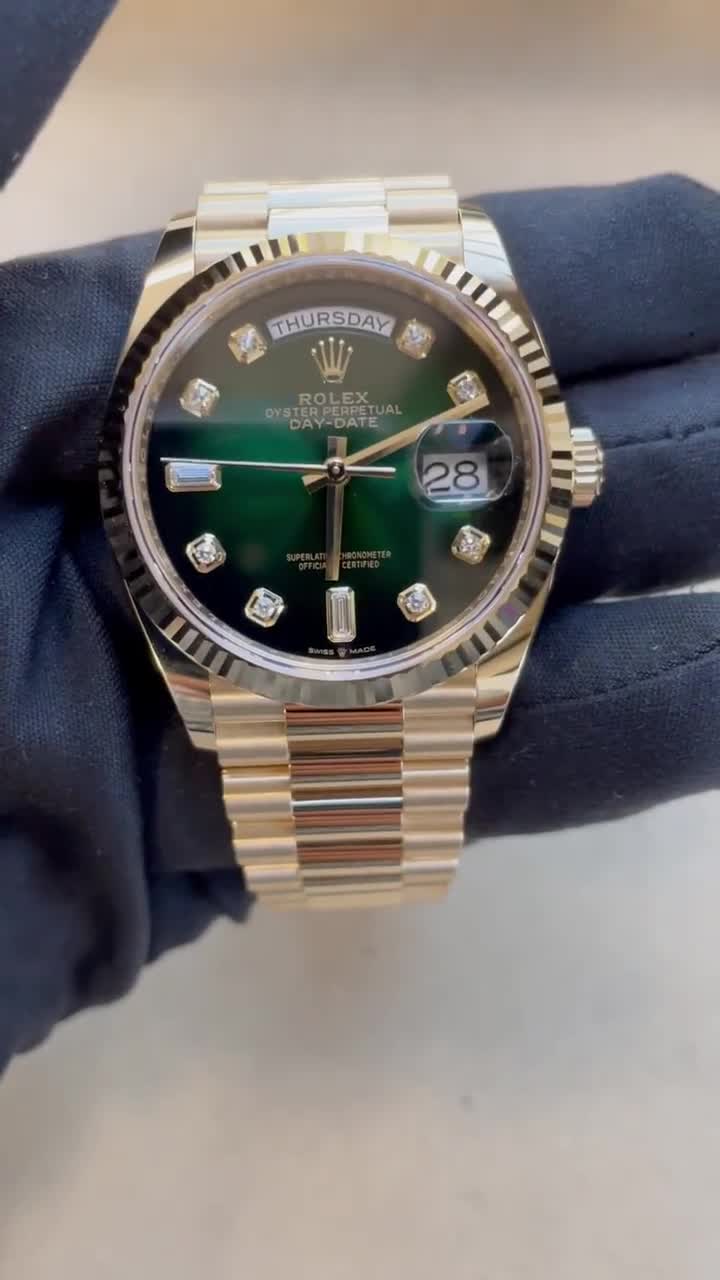 Rolex Day-Date 36 Green Ombre Diamanten Dial Gelbgold President Automatic
