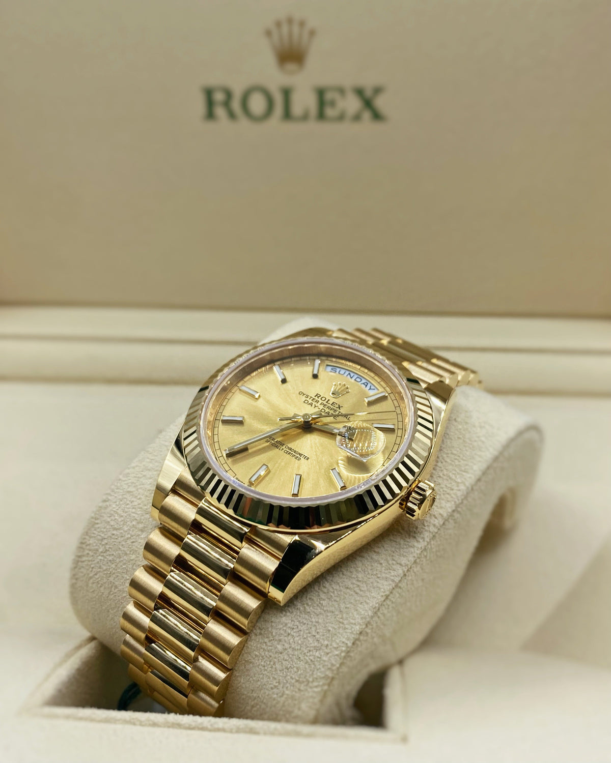 Rolex Day-Date 40 Presidential Champagne dial, Fluted Bezel, President bracelet, Gelbgold
