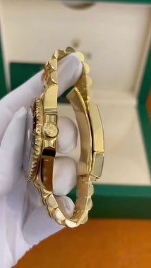 Rolex GMT Master ll Gelbgold Schwarzes Zifferblatt Jubilee Bracelet 40mm M126718GRNR-0001