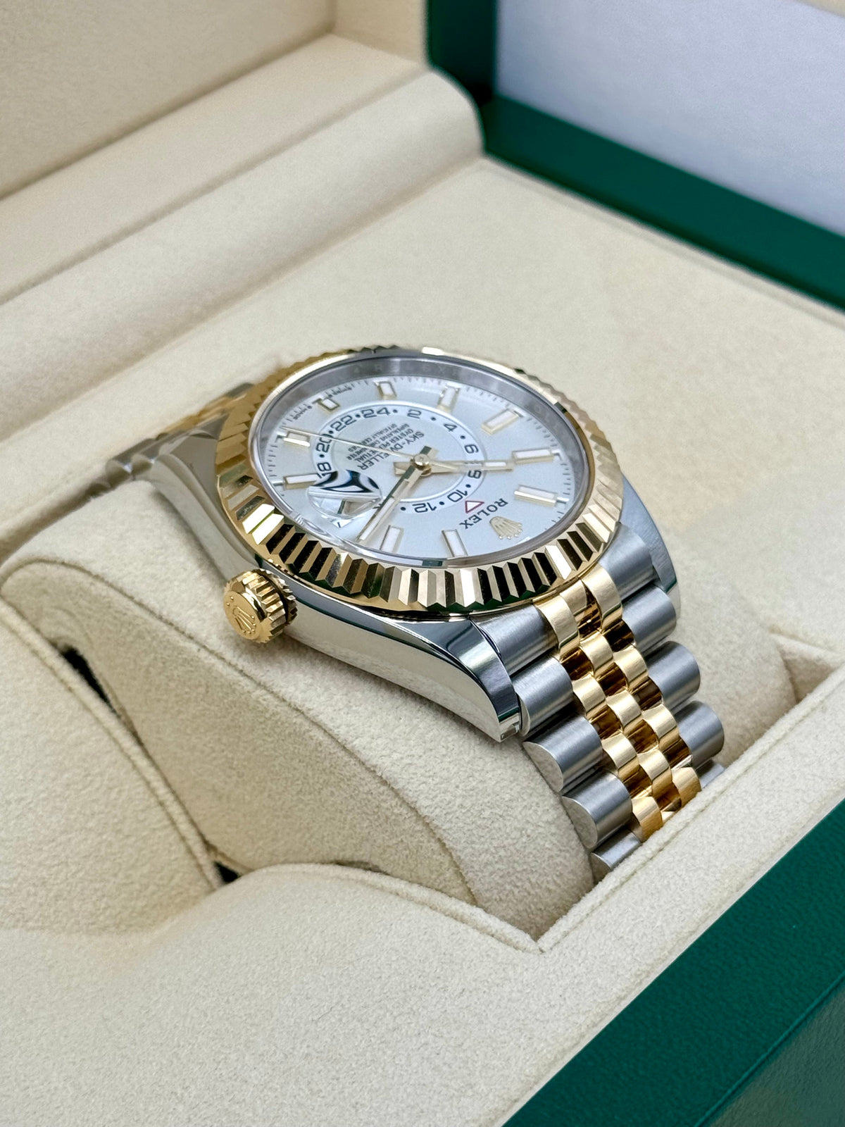 Rolex Sky-Dweller Oyster, 42 mm, Oystersteel and Gelbgold