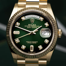 Rolex Day-Date 36 Green Ombre Diamanten Dial Gelbgold President Automatic