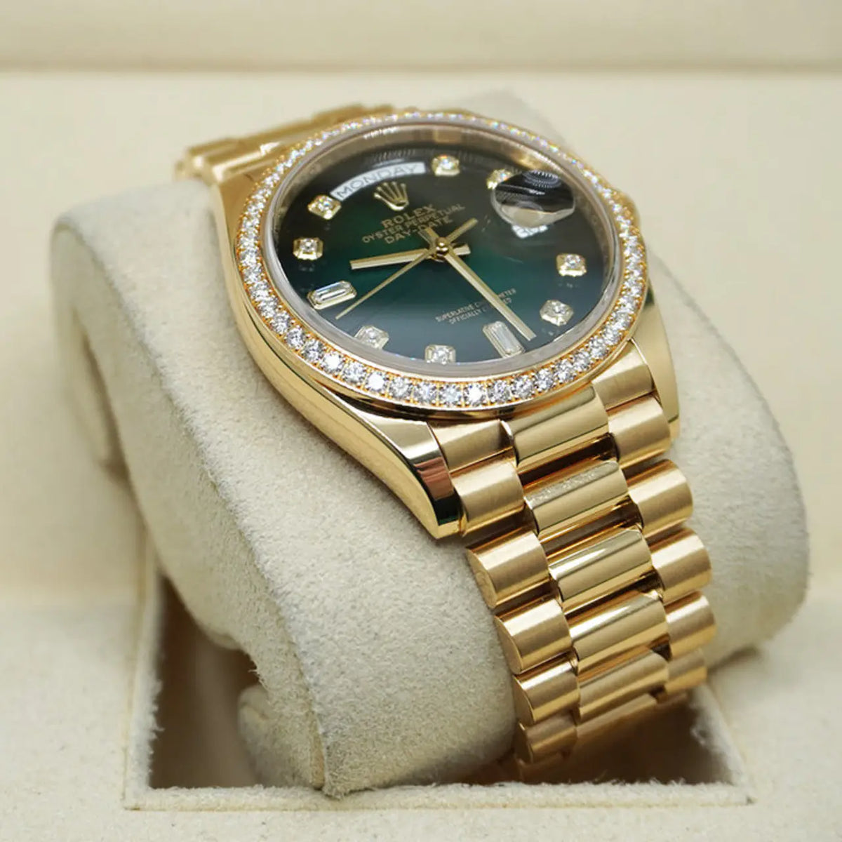 Rolex Day Date 36mm - Ref: - Green Ombre Diamanten Dial & Diamanten Bezel, 18K Gelbgold President Bracelet