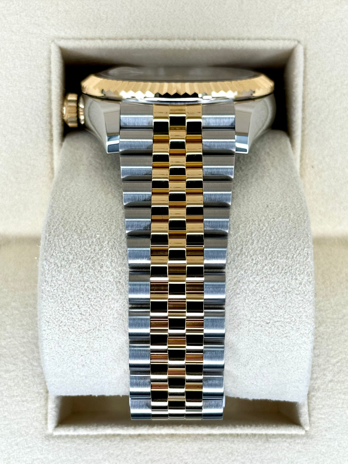 Rolex Sky-Dweller Oyster, 42 mm, Oystersteel and Gelbgold