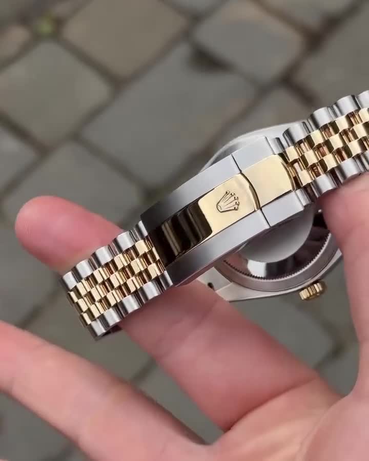 Rolex Sky-Dweller Oyster, 42 mm, Oystersteel and Gelbgold