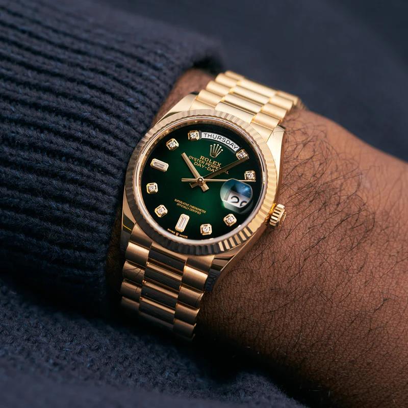 Rolex Day-Date 36 Green Ombre Diamanten Dial Gelbgold President Automatic