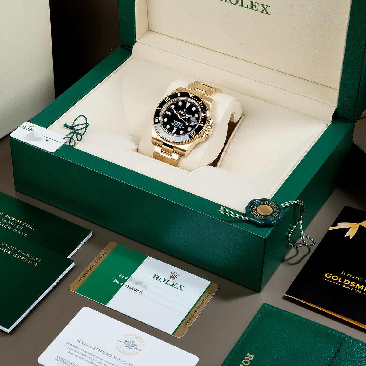 Rolex Perpetual Submariner Date 41mm Schwarzes Zifferblatt Gelbgold