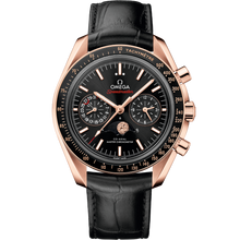 Omega Speedmaster MoonPhase 44.25 mm Sedna gold Lederarmband