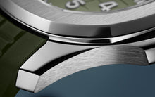 Patek Philippe Aquanaut Jumbo Date, Sweep Seconds, 18k Weißgold, 42,2 mm