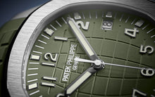 Patek Philippe Aquanaut Jumbo Date, Sweep Seconds, 18k Weißgold, 42,2 mm